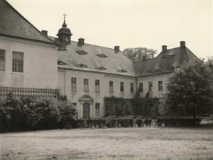 Skaska. Herrenhaus. Hofseite