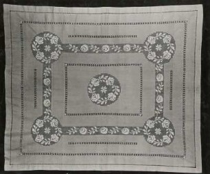 Tischdecke mit Hohlnaht und Durchbruch