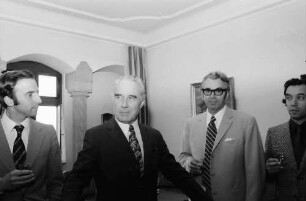 Freiburg: Regierungspräsidium; Empfang: Ministerialdirigent, Person, Dr. Joseph Epp (Erwachsenenbildung)