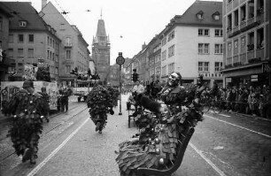 Freiburg: Rosenmontagsumzug am Bertoldsbrunnen