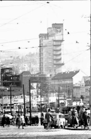 Stuttgart: Blick vom Postplatz auf Tagblatt Turm