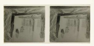 Abbaustrecke einer Grube um 1820; Im Wasser Reste eines Förderkübels, Kleinzeche Schwartze Pfert, Witten