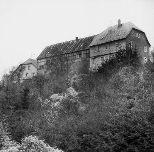 Ehem. Hofgut und Burg Gräveneck; Weinbach, Lahnstraße 56, Unterdorf, Lahnstraße 58, Lahnstraße