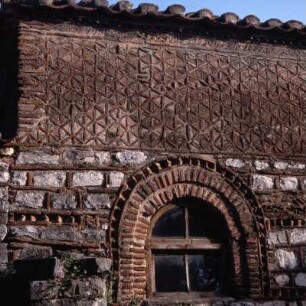 Arta (Epirus) Agia Theódora 13. Jh. - Ziegeldekorationen; auf der nördlichen Langhausseite