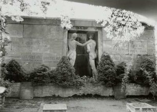 Wandgrabmal der Familie Karl Abel mit einer Kopie des "Monument der Toten" von Albert Bartholomé