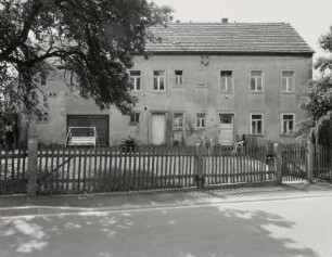 Wohnhaus mit Stallungen