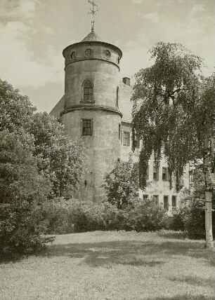 Schloss Bärenstein : Bärenstein (Altenberg). Schloss Bärenstein, Blick zum Rundturm am Südflügel