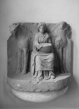 Relief mit der römischen Schutzgöttin der Pferde Epona