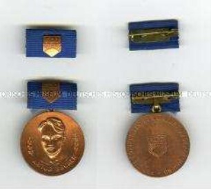 Artur-Becker-Medaille in Bronze, mit Interimsspange