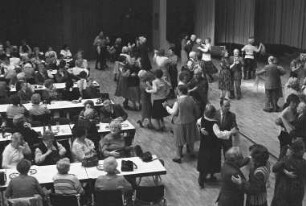 "Gemeinschaft für Seniorengymnastik und -tanz e.V. Karlsruhe". Offener Tanznachmittag in der Badnerlandhalle