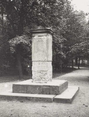 Kleinzschocher, Denkmal der Freundschaft : Leipzig-Kleinzschocher. Denkmal der Freundschaft (Sandstein)