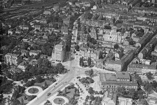 Dresden-Neustadt, Blick über den Albertplatz mit Brunnen "Stürmische Wogen" und "Stilles Wasser" auf die Wohnbebauung zwischen Königsbrücker Straße und Alaunstraße, rechts das Albert-Theater
