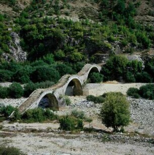 Kipi, Türkische Eselrückenbrücke bei Kipi in der Zagoria