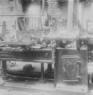 Ausbohren der Lagergehäuse : Technikgeschichte | Technologie | Maschinenbau und Eisengiesserei | Dampfmaschinenbau | Cottbusser Maschinenbau-Anstalt und Eisengießerei AG
