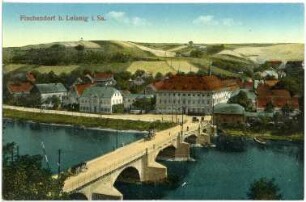 Fischendorf. Blick auf Fischendorf und die Muldenbrücke