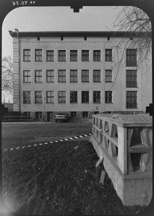 Meißen, Herbert-Böhme-Straße 11. Ingenieurschule "Rudolf Diesel" (Fachhochschule der Sächsischen Verwaltung; 1923), Hauptgebäude. Rückseite (Teilansicht)