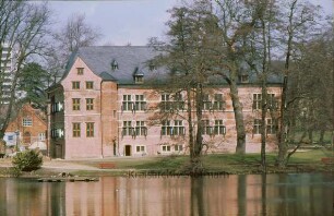 Mühlenteich mit Schloß dahinter