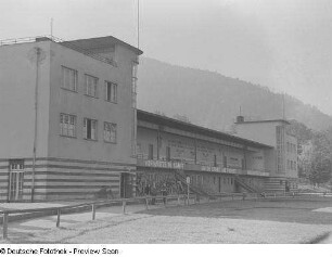 Gebäude der Sportschule Bad Blankenburg aus nordwestlicher Perspektive