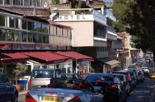 Monte Carlo - Verkehr im Zentrum : Dichter Verkehr an der Uferpromenade in Monaco, aufgenommen 2006