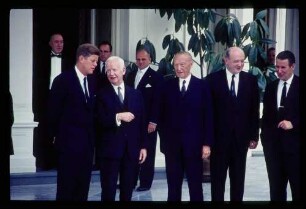 Beim Bundespräsidenten/ Lübke, Kennedy, Adenauer u.a.