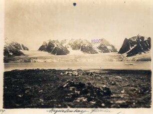 Waggonway-Gletscher in der Magdalenen-Bay von Spitzbergen : Nordlandreisen. Waggonway-Gletscher in der Magdalenen-Bay von Spitzbergen