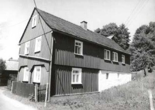 Hermsgrün-Wohlbach, Obere Dorfstraße 21. Zweiseithof?. Wohnstallhaus