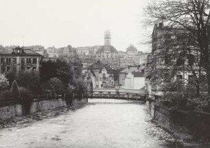 Aue, Stadtansicht : Aue. Blick über die Mulde gegen die Friedenskirche. Im Vordergrund Eisenbrücke