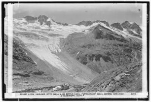 Zillertaler Alpen. Berliner Hütte (2057 Meter), Mitte Großer Mösele (3480 Meter), Furtschaglspitze (3200 Meter), Schönbichler Horn (3132 Meter), Talgenköpfe (3224 Meter)