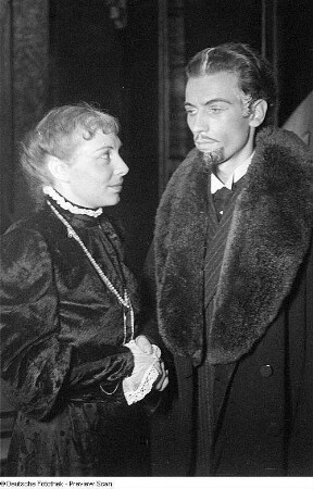Szenenbilder aus dem Stück "Der lebende Leichnam" von Leo Tolstoi im Volkstheater Pankow in Berlin