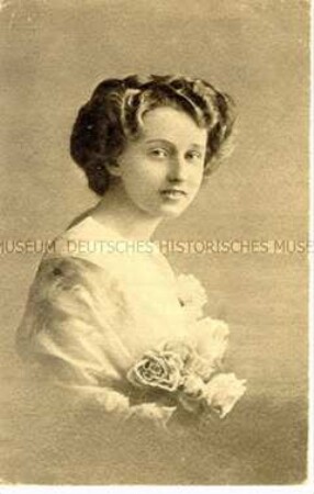 Postkarte mit Frauenbild