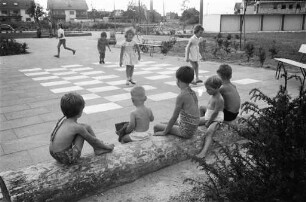 Inbetriebnahme des ersten Karlsruher Kinderspielwegs in der Siedlung Lohn-Lissen.
