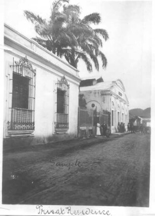 Puerto Cabello (Venezuela). Straßenszene vor einer Privatresidenz