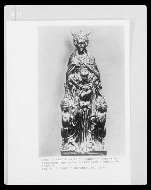 Hochaltar — Statuen der Vorderseite — Madonna mit Kind
