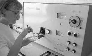 Überwachung radioaktiver Strahlung des Kernforschungszentrums durch das Landesinstitut für Arbeitsschutz und Arbeitsmedizin.