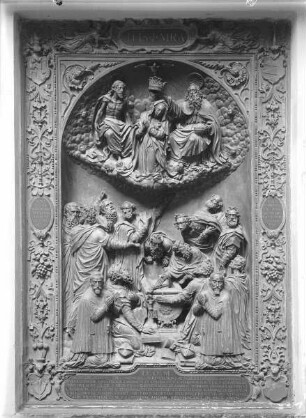 Epitaph de Kanoniker Johannes Carl Gienger von Wolfsegg (gestorben 1605) und Johann Heinrich von Rohrbach (gestorben 1612) mit Darstellung der Himmelfahrt und Krönung Mariens