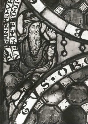 Erfurt. Barfüßerkirche. Chor. Farbige Glasfenster (nach der Restaurierung 1960). Südostfenster, Mittelbahn, Zeile 10: Zwei sitzende Propheten. Ausschnitt: linker Prophet (spätromanisch)