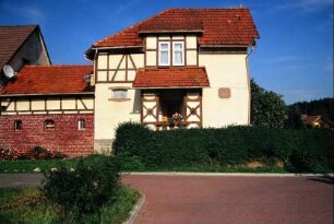 Fachwerkhaus am Markt, daneben Stallung