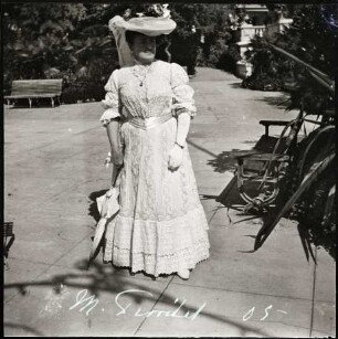 Montreux-Territet. Hôtel des Alpes. Louise Mayer auf der Hotelterrasse