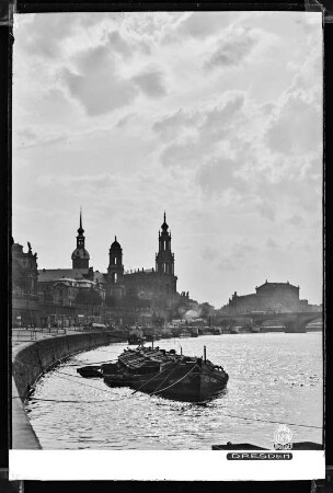 Dresden, Blick auf Terrassenufer und Augustusbrücke