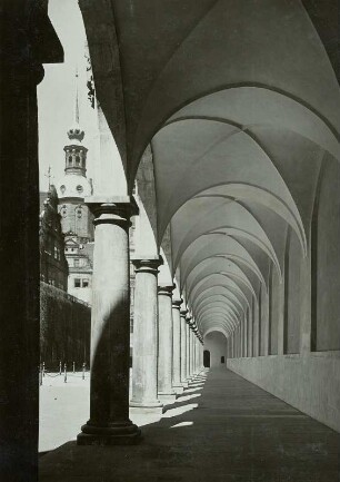 Arkadengang im Langen Gang : Dresden, Stallhof, Arkadengang im Langen Gang, Blick in Richtung Georgentor