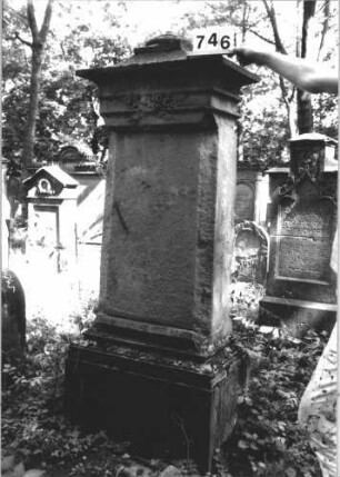 Grabstein 746
