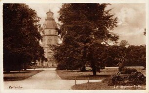 Postkartenalbum mit Motiven von Karlsruhe. "Karlsruhe. Schlossgarten - Partie". Schlossgarten mit Hirsch-Plastik und Schlossturm