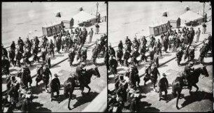 Les Sables-d'Olonne. Defilierende Soldaten auf der Promenade