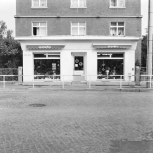 Coswig, Blumengeschäft : Coswig. Blumengeschäft "centraflor", Dresdner Straße 62. Straßenansicht