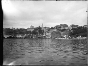 Meersburg Ortsbild, im Hintergrund Neues Schloss