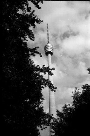 Stuttgart, Degerloch: Fernsehturm von unten