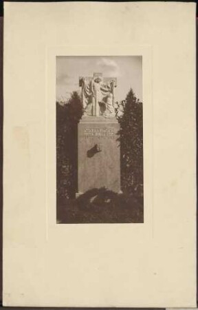 Grabstein Wilhelmine von Hillern (1836 - 1916).