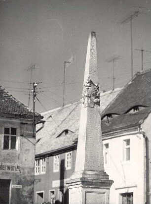 Postsäule in Elstra : Transport und Kommunikation - Kommunikation. Ort: Halštrow / Elstra. Postsäule auf dem Marktplatz
