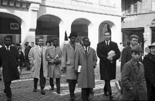 Freiburg: afrikanische Intellektuelle; Gruppe auf der Kaiser-Joseph-Straße