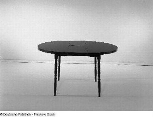 Runder Ausziehtisch (Modell T 100/723)
